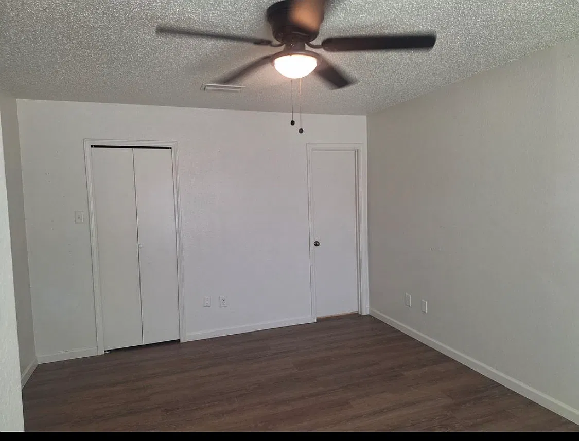 3944/3946 Queens Ct Garland TX 75043 — Photo 2