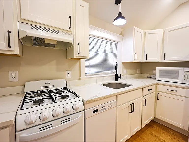 85 Oak St #85 — Photo 11