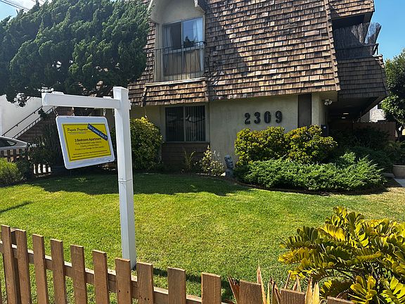 Well Landscaped, "Real Grass" Lawn, GREAT Neighborhood. Very quiet. Garages in back behind Apts