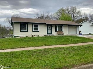 1422 City View Dr, Denison, IA 51442