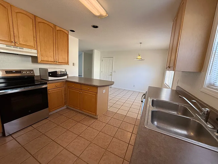 206 Olivarri Dr — Photo 7