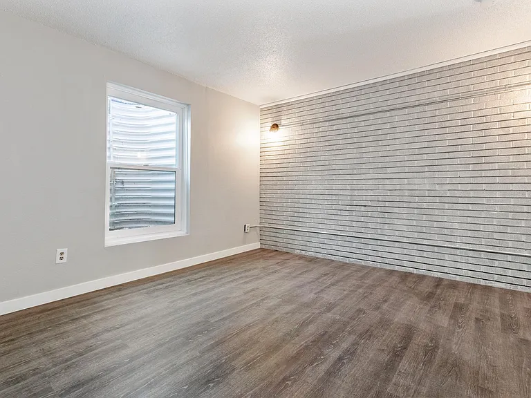 11068 E 4th Way — Photo 7
