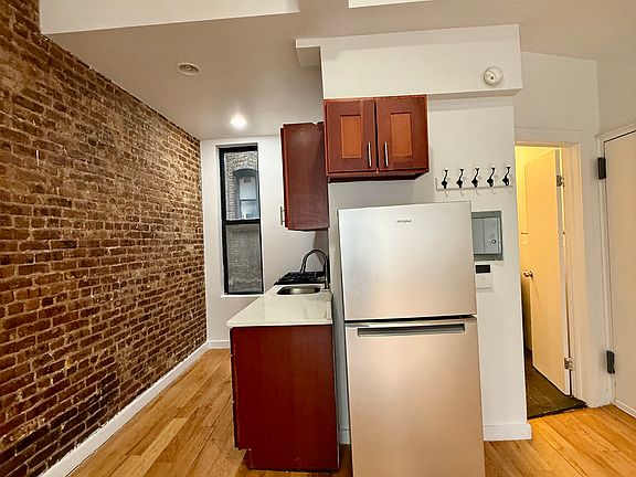 5th image of 1486 Bedford Ave APT 1B