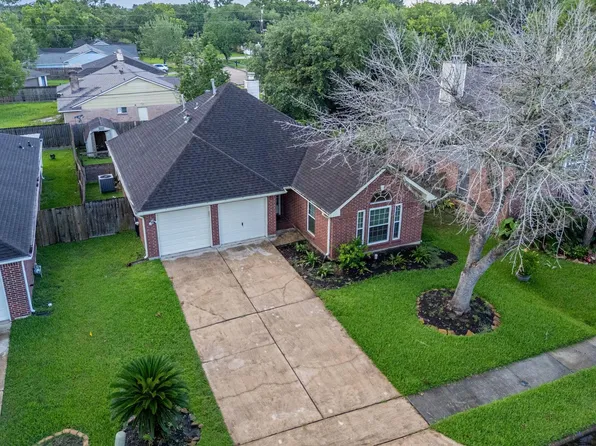 3503 Riverside Dr, Pearland, TX 77581