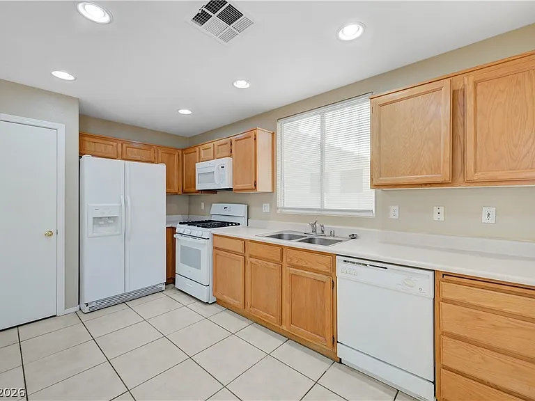 8905 Colorful Pines Ave — Photo 10