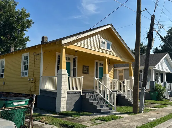 1107 9th St, Gretna, LA 70053