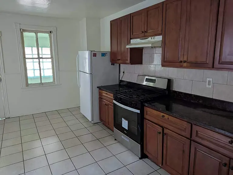 1174 Railroad St — Photo 5