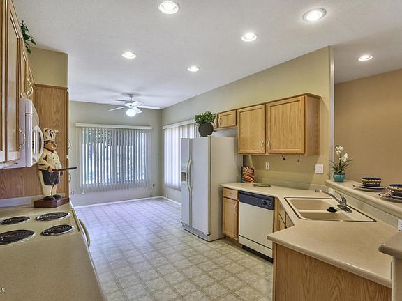 3rd image of 15727 W Arrowhead Dr