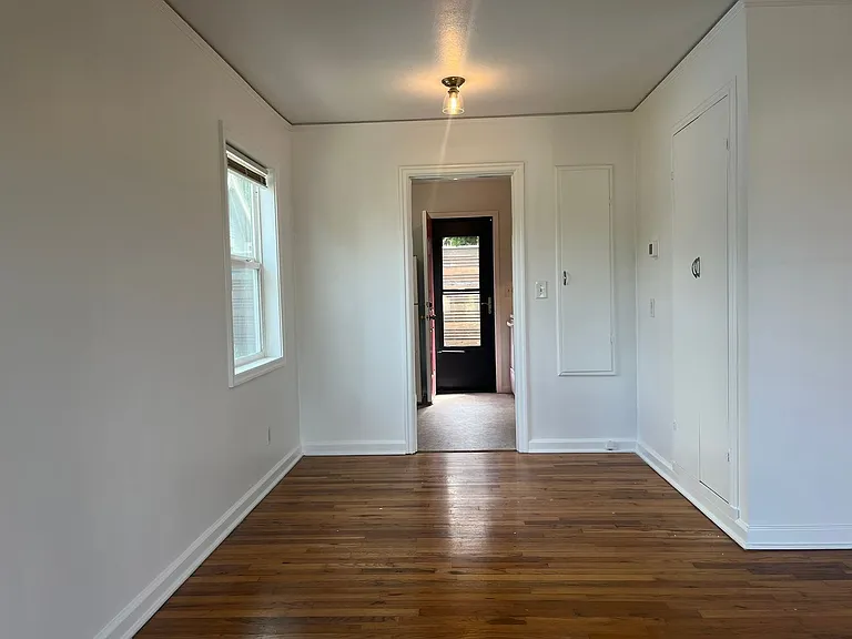 128 N Saratoga St — Photo 6
