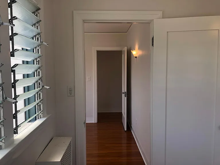 4966 Townsend Ave — Photo 12