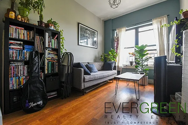 Rented by Pinn Realty | media 9