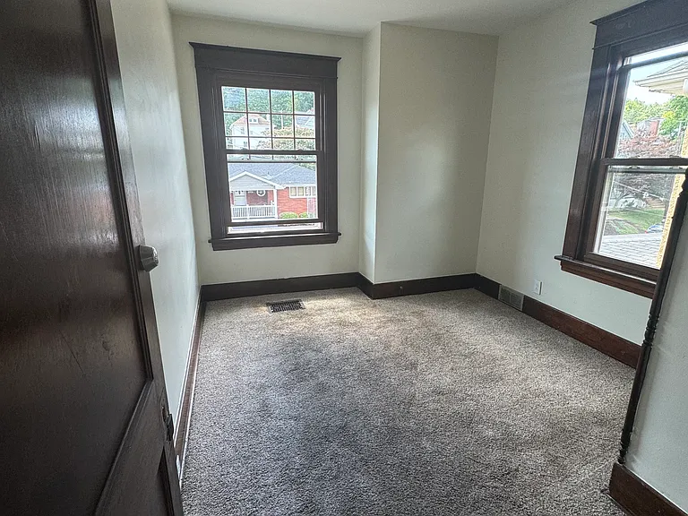 1037 Vance Ave — Photo 13