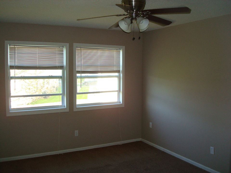 2nd image of 1705 Lawrence Ave APT D