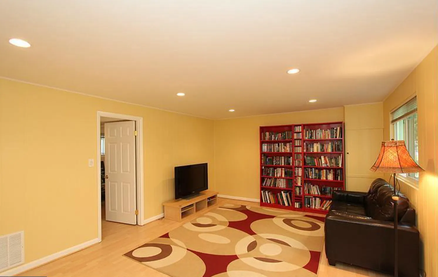 4 bed, 2.5 bath, 1680 sqft, $3,349 — Photo 2