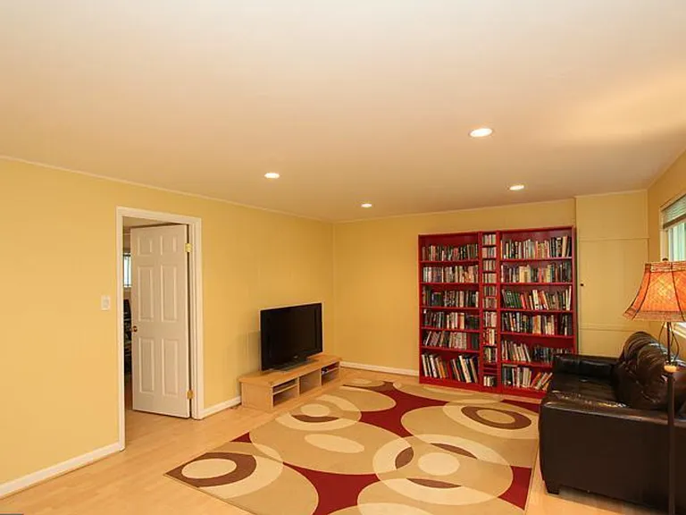 730 Harrington Rd — Photo 2