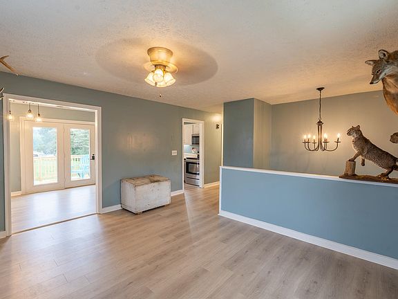 5th image of 892 Ivanhoe Rd