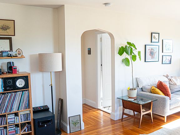 4th image of 165 Wentworth Ave APT 3E
