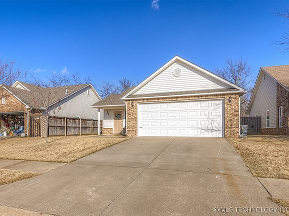 3rd image of 59 E Fairlane Ct