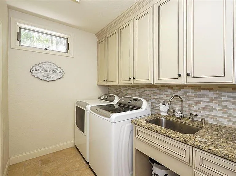 1725 Bonita Ct — Photo 42