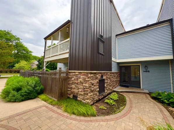 1495 S County Farm Rd #4-2, Wheaton, IL 60189
