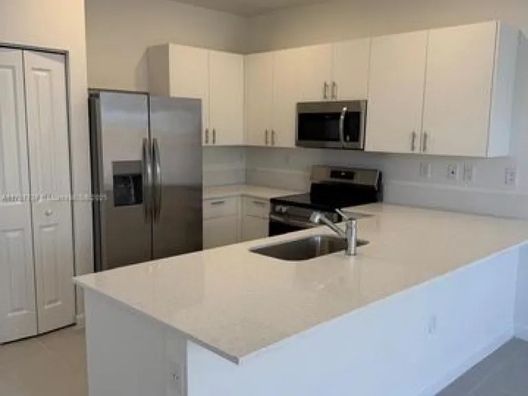 2893 SE 25th St #2893HOMESTEAD — Photo 3