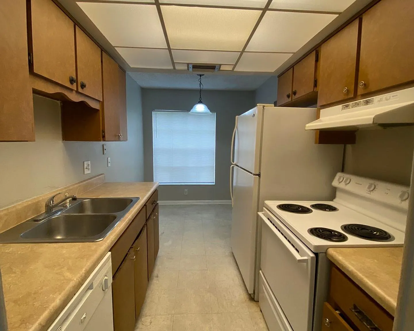 650 Avenue J NW — Photo 1