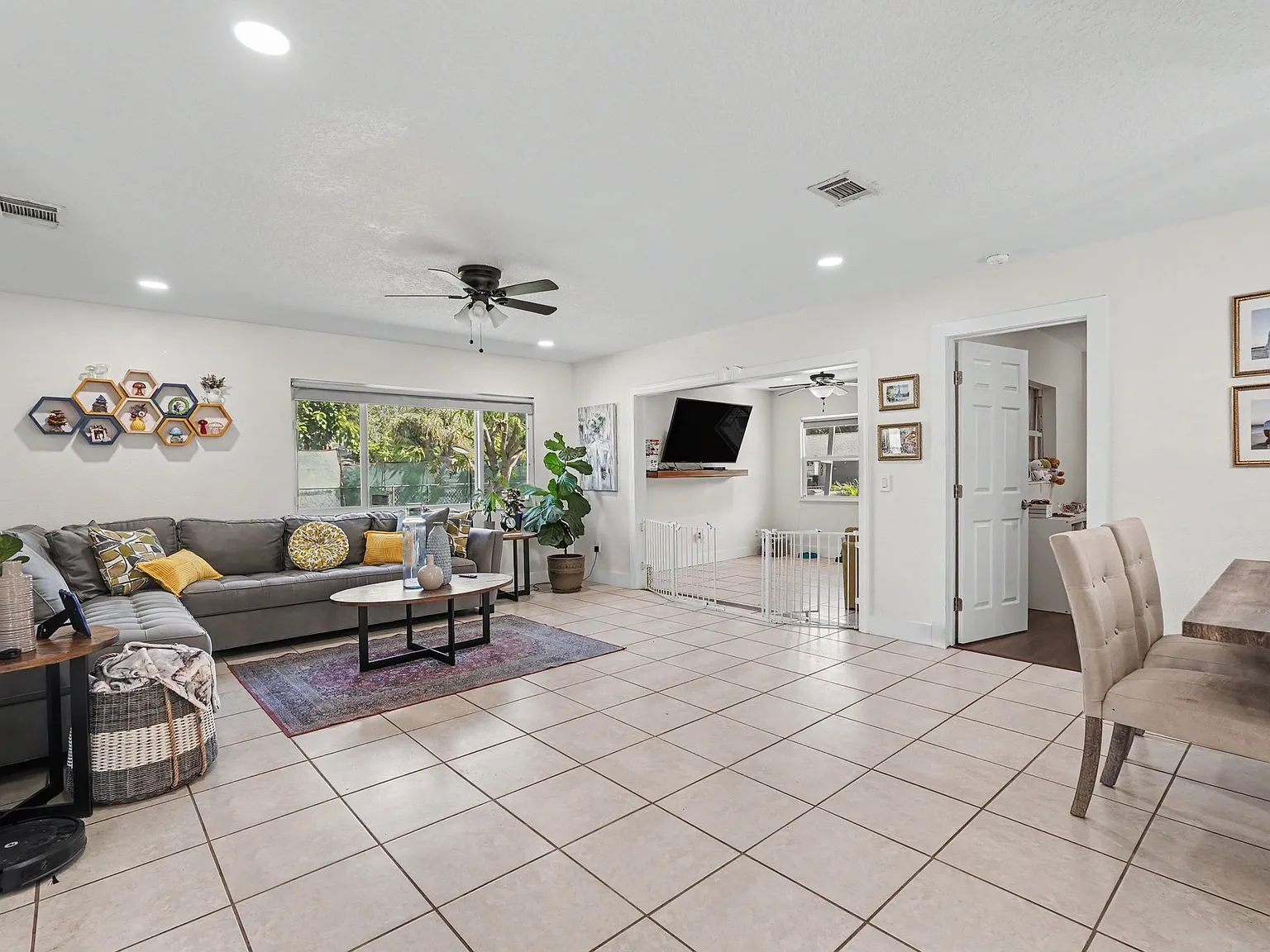 3 bed, 1160 sqft, $1,995 — Photo 4