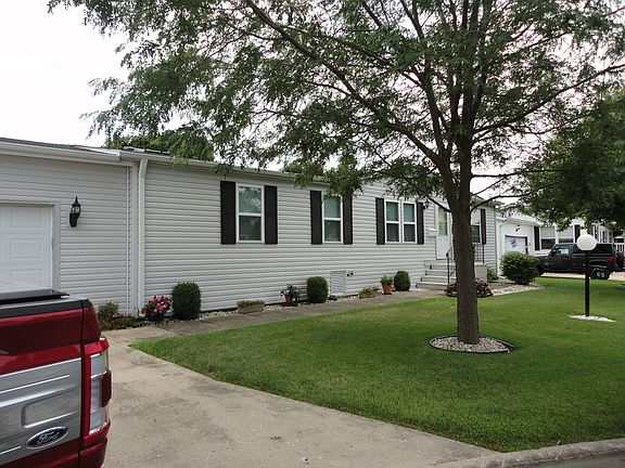 3rd image of 65 Blue Jay Ct