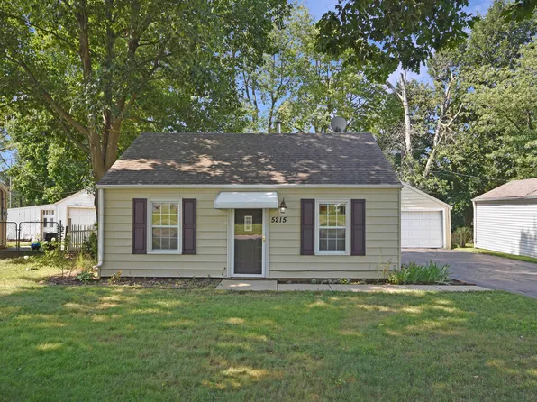 5215 N Glen Elm Dr, Peoria Heights, IL 61616