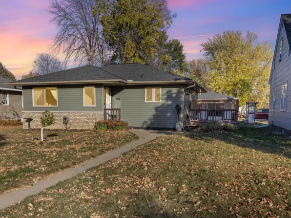 235 S Cedar St, Belle Plaine, MN 56011