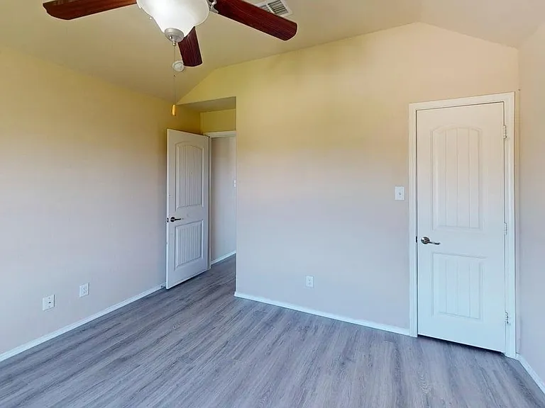 400 Plum Ct — Photo 27
