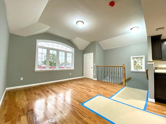 5th image of 885 N Railroad Ave #2F