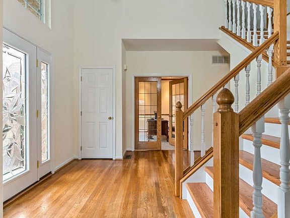 2nd image of 5017 Silvermine Ct