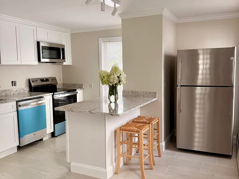 32 School St #2 — Photo 4