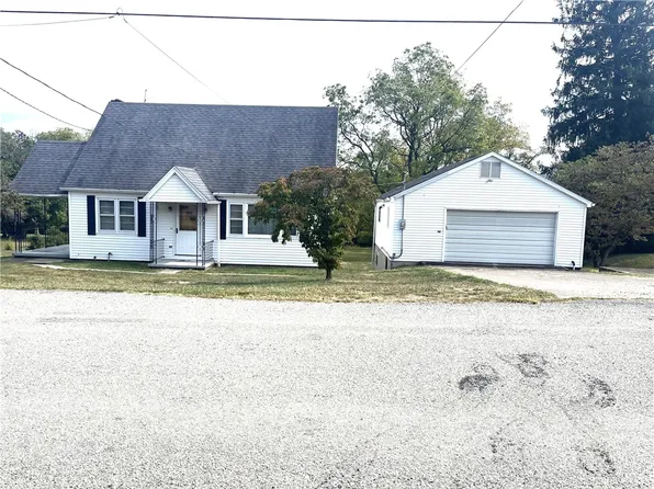 250 Carnation Ct E, Mount Pleasant, PA 15666