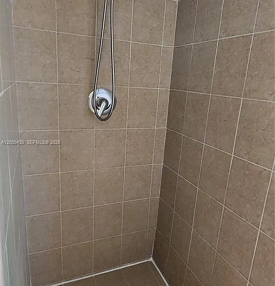 4081 NE 14th Ave — Photo 15