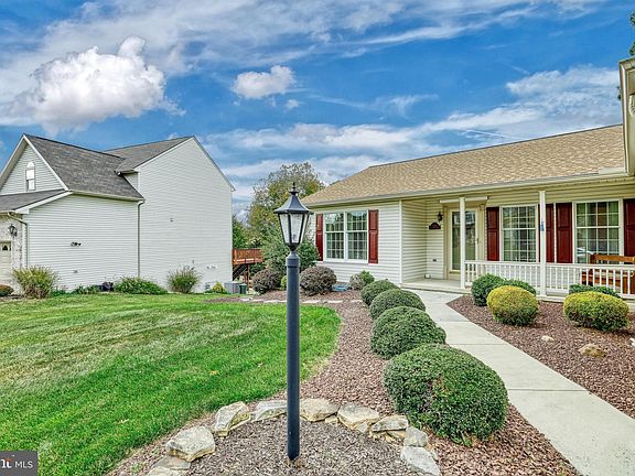 5th image of 2252 Canterbury Dr