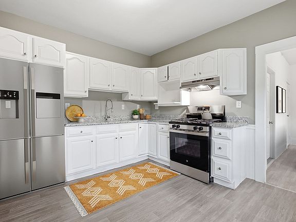 4th image of 47 Kingman St