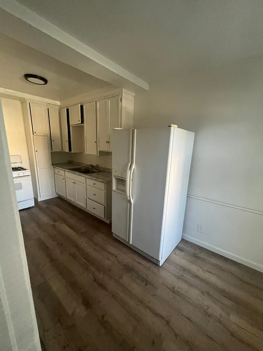 Building Photo - 250 Witmer St #250