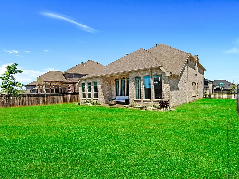 7597 Sanctuary Dr — Photo 42