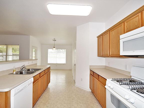 5th image of 522 Cedar Branch Dr