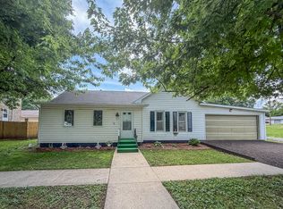 305 N William St, Farmer City, IL 61842
