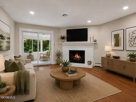 5th image of 75 Mansfield Drive