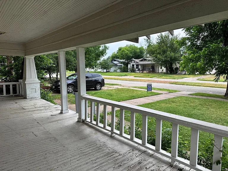 1705 Pearl Ave — Photo 2