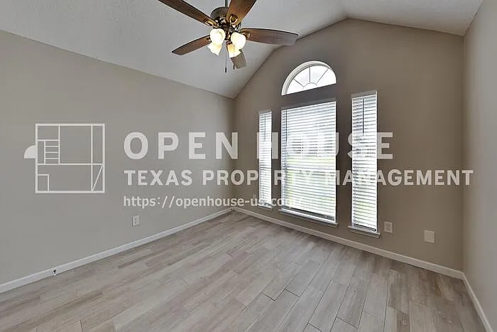 121 Princeton Cir — Photo 12