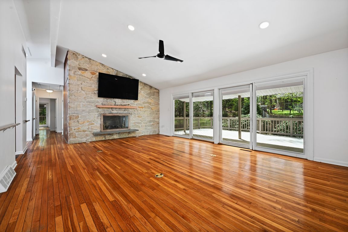 05-Living Room