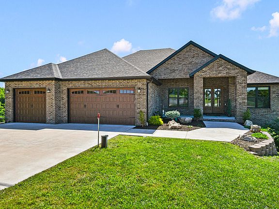 3rd image of 358 Thornbrooke Drive