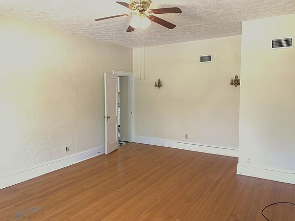 3rd image of 1000-1010 Felder Ave