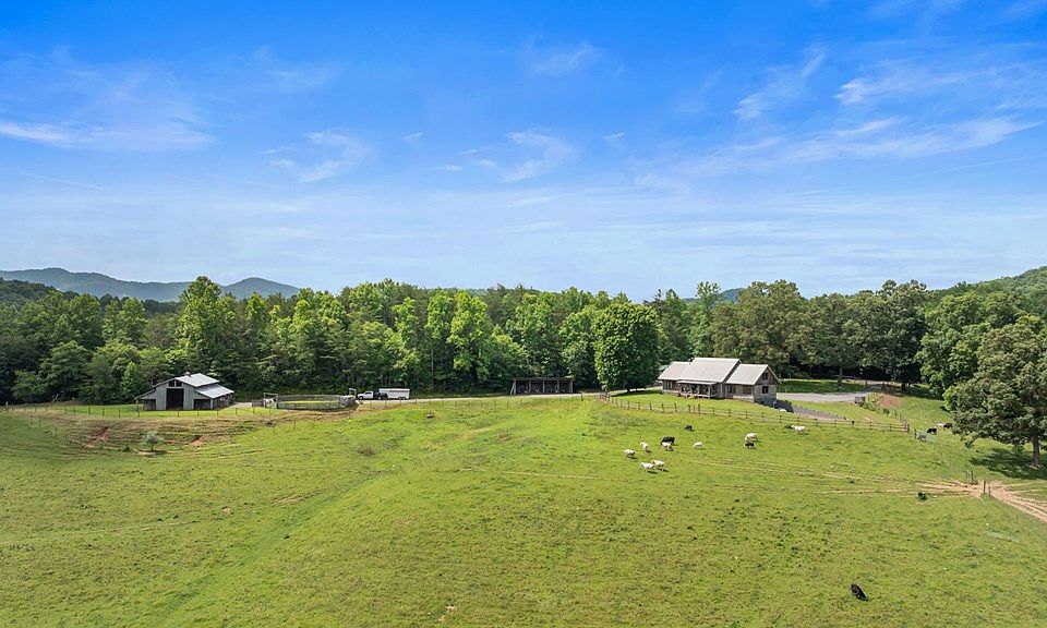 13th image of 102 Cross Creek Ln