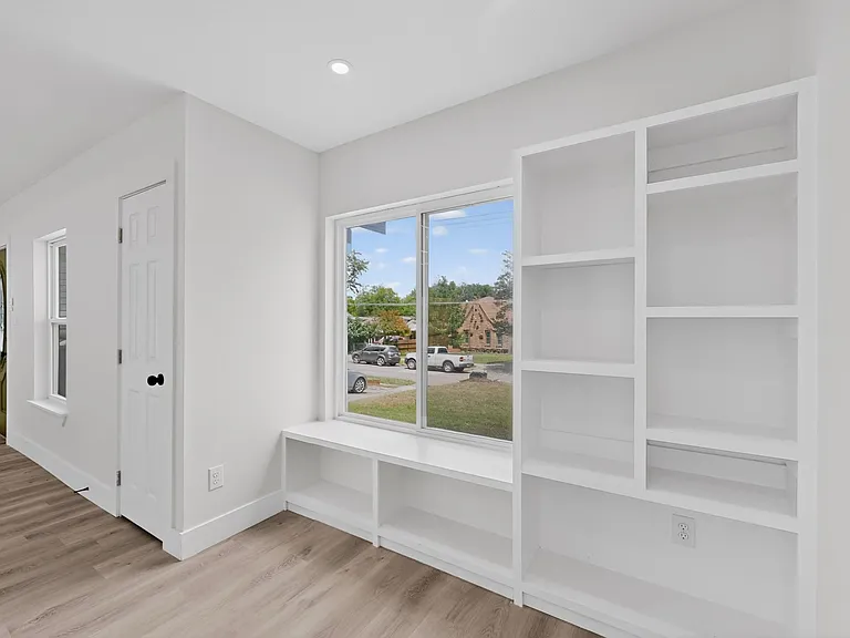 719 S Storey St — Photo 18